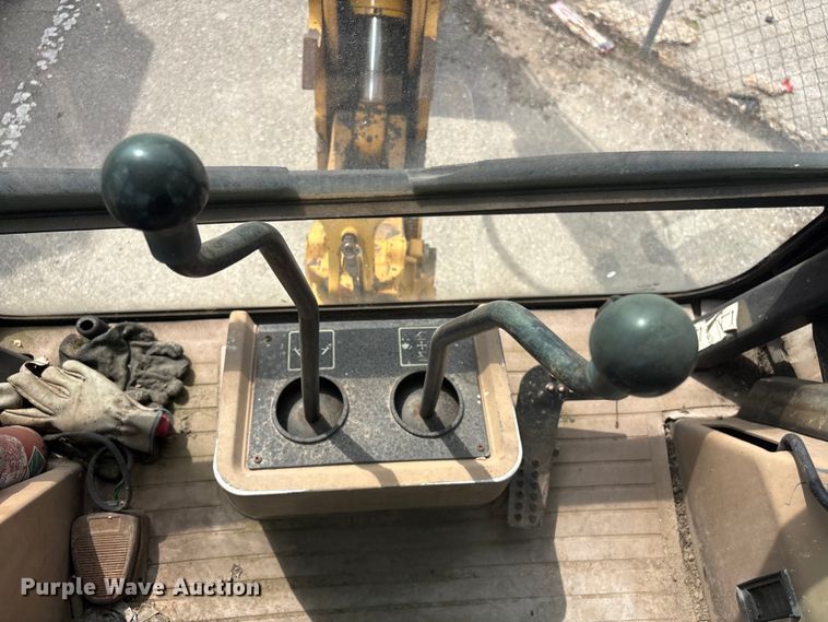 image for item FB8668 1994 John Deere 310D backhoe