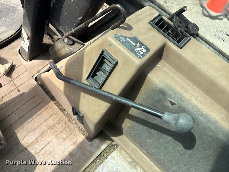 image for item FB8668 1994 John Deere 310D backhoe