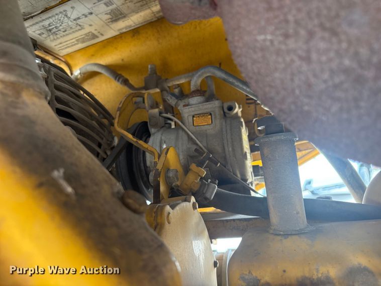 image for item FB8668 1994 John Deere 310D backhoe