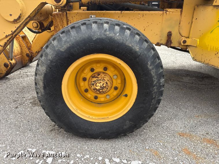 image for item FB8668 1994 John Deere 310D backhoe