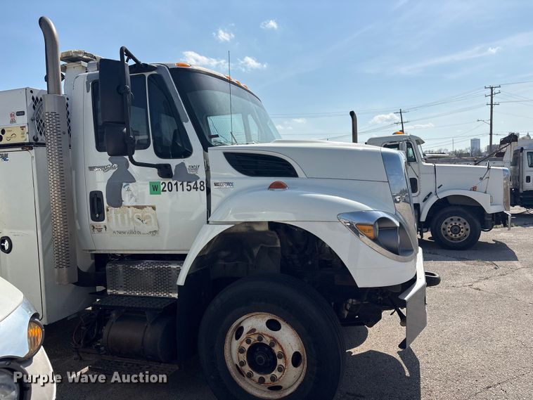 image for item FB8669 2011 International WorkStar 7400 utility / service truck