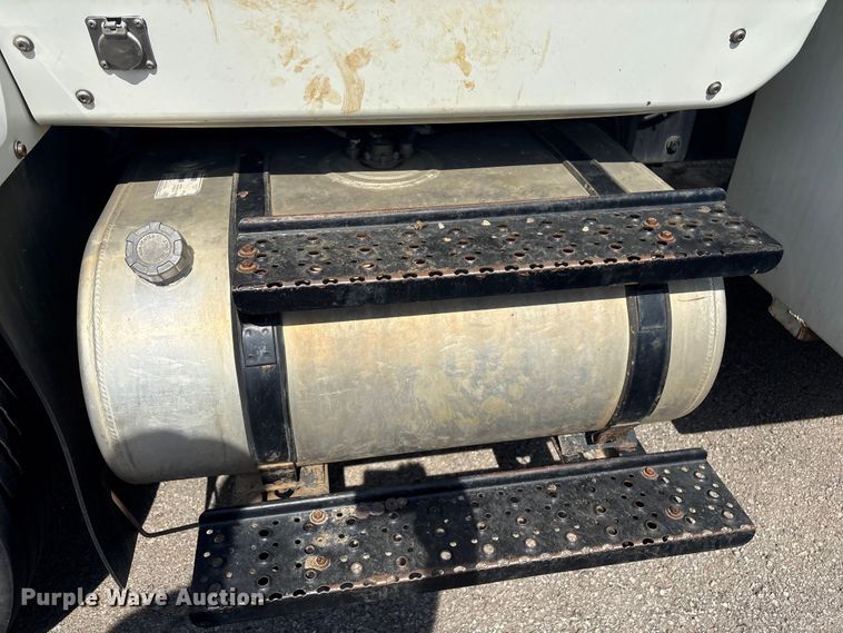 image for item FB8669 2011 International WorkStar 7400 utility / service truck