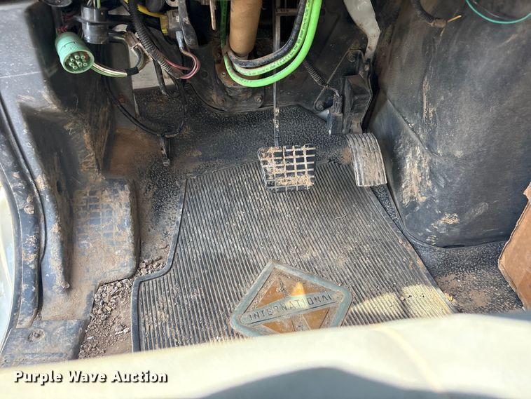 image for item FB8669 2011 International WorkStar 7400 utility / service truck