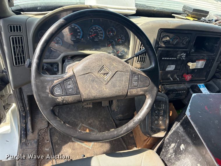 image for item FB8669 2011 International WorkStar 7400 utility / service truck