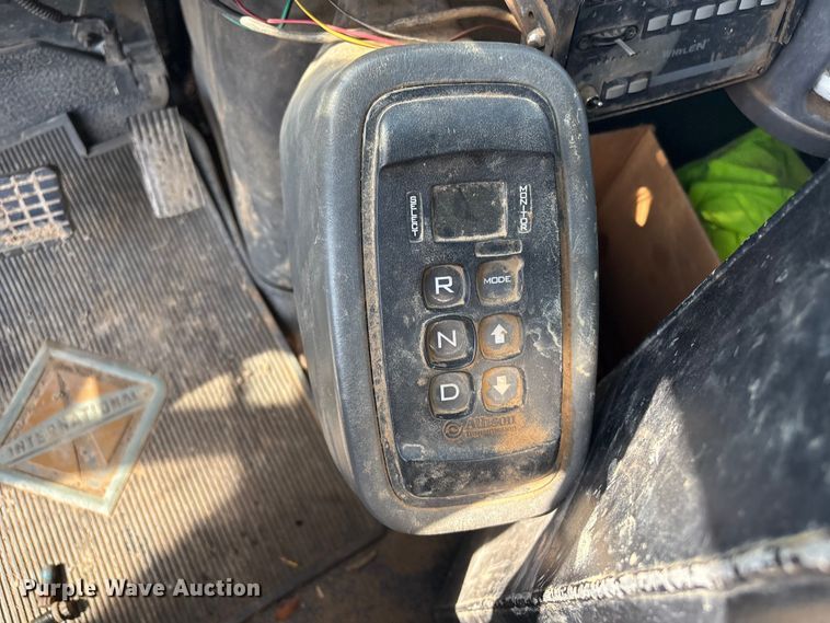 image for item FB8669 2011 International WorkStar 7400 utility / service truck