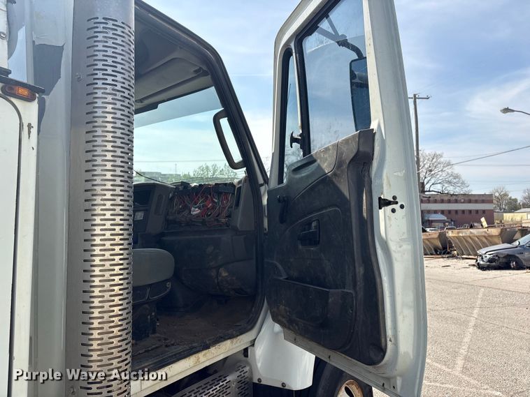 image for item FB8669 2011 International WorkStar 7400 utility / service truck