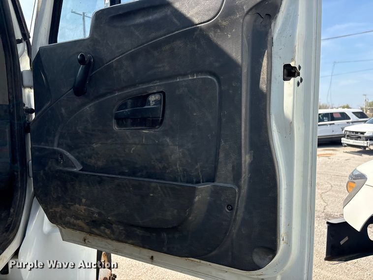 image for item FB8669 2011 International WorkStar 7400 utility / service truck