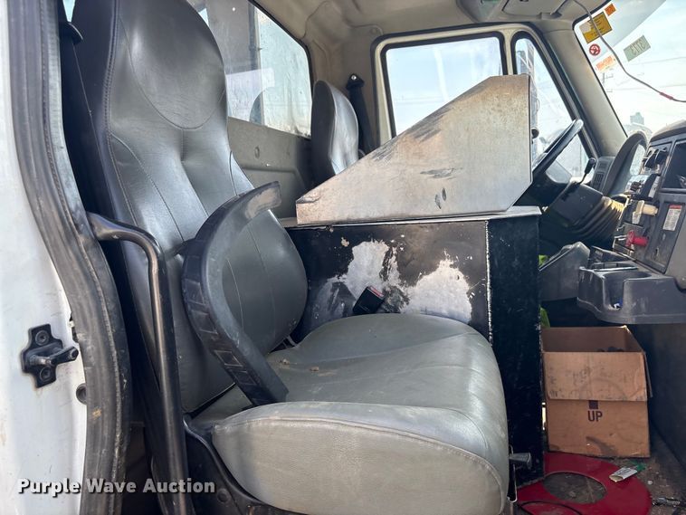 image for item FB8669 2011 International WorkStar 7400 utility / service truck