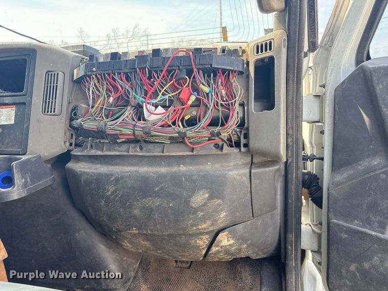 image for item FB8669 2011 International WorkStar 7400 utility / service truck