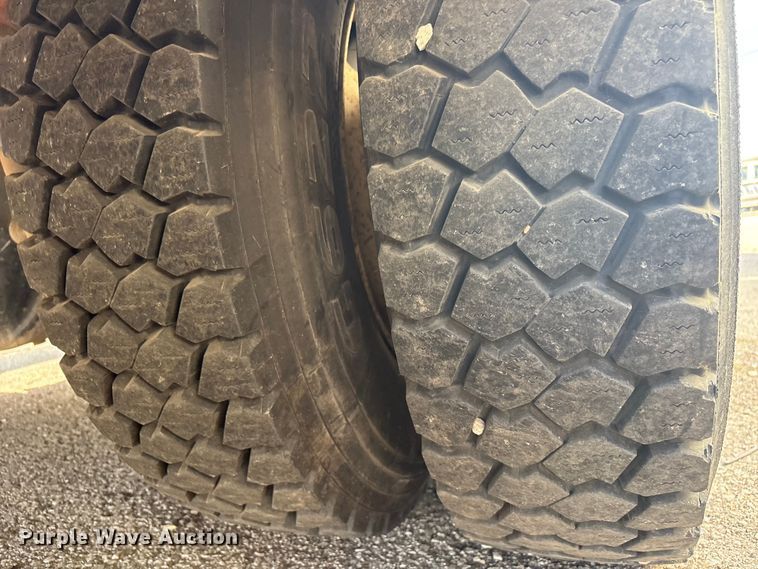 image for item FB8669 2011 International WorkStar 7400 utility / service truck