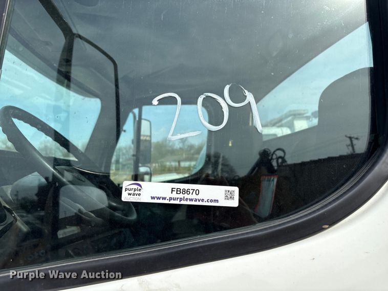 image for item FB8670 2013 Freightliner 114SD semi truck