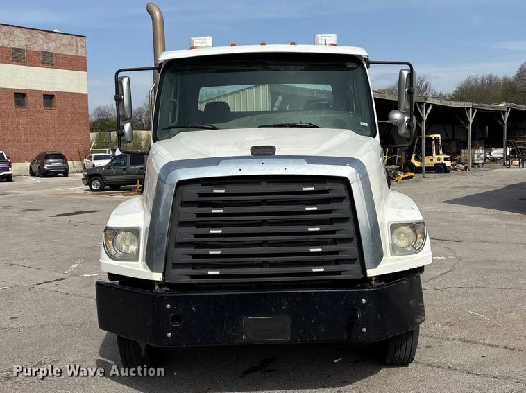 image for item FB8670 2013 Freightliner 114SD semi truck