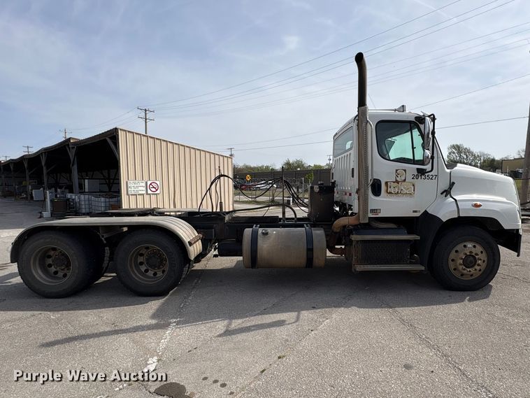 image for item FB8670 2013 Freightliner 114SD semi truck