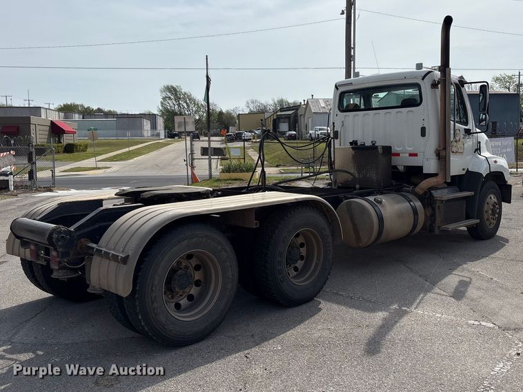 image for item FB8670 2013 Freightliner 114SD semi truck