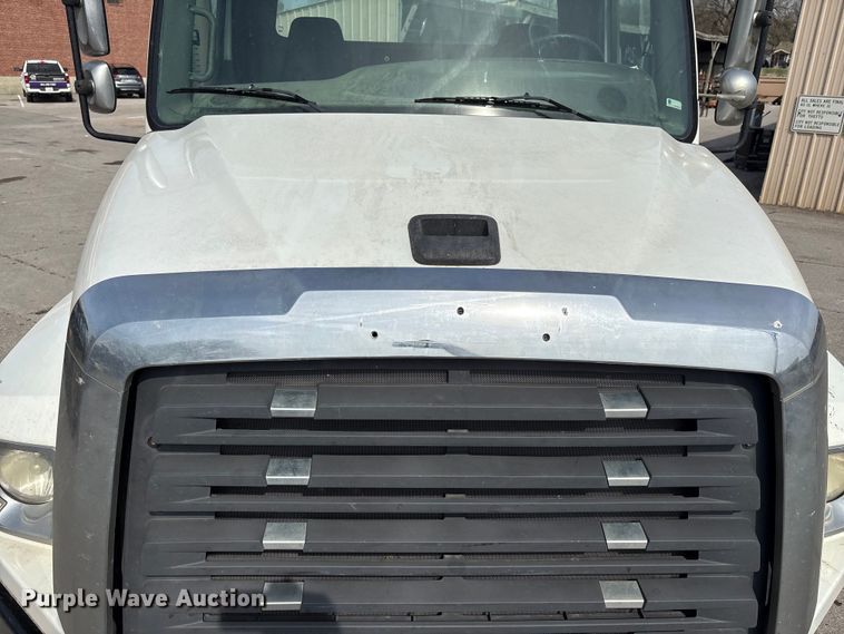 image for item FB8670 2013 Freightliner 114SD semi truck