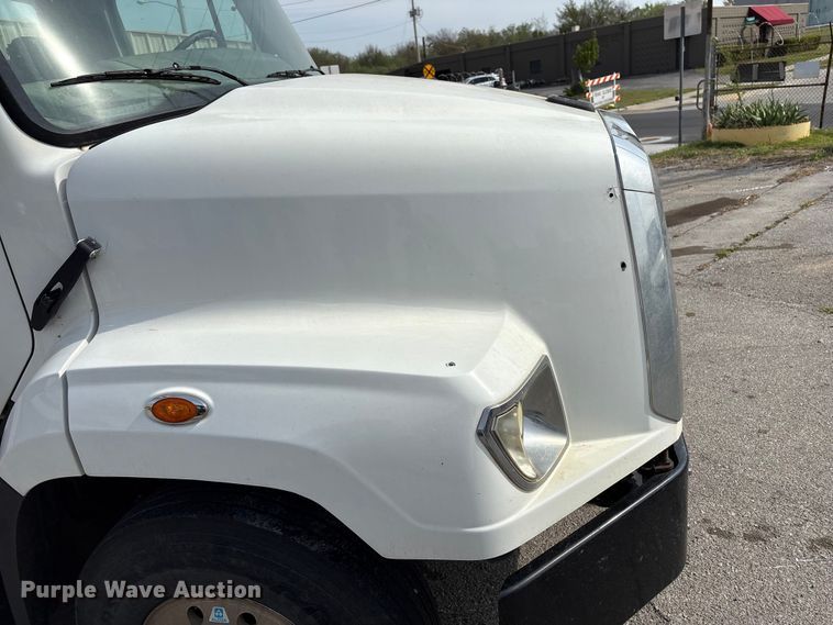 image for item FB8670 2013 Freightliner 114SD semi truck