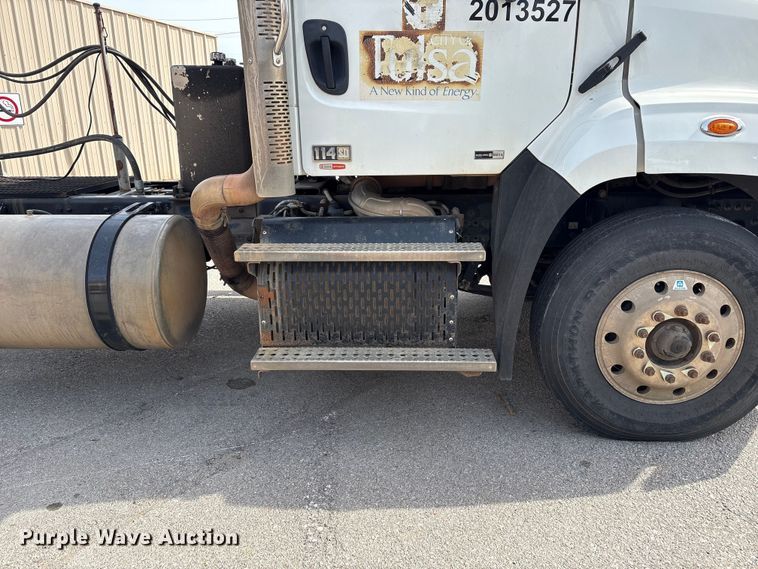 image for item FB8670 2013 Freightliner 114SD semi truck