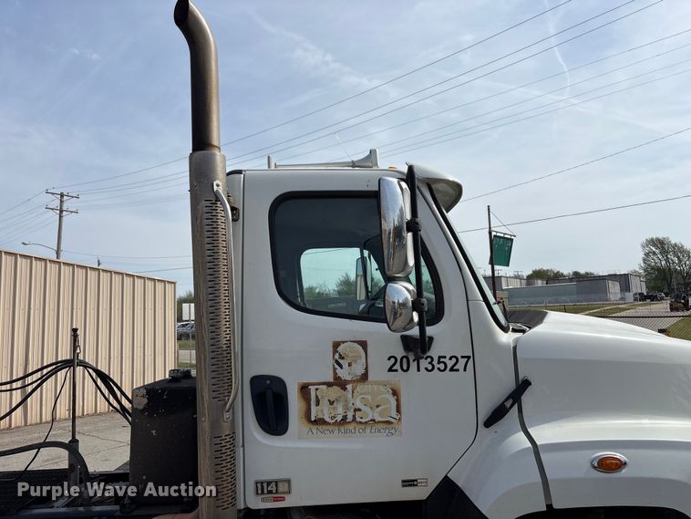 image for item FB8670 2013 Freightliner 114SD semi truck