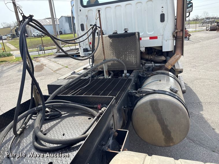 image for item FB8670 2013 Freightliner 114SD semi truck