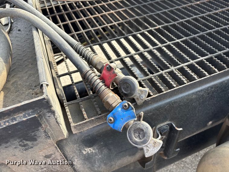 image for item FB8670 2013 Freightliner 114SD semi truck