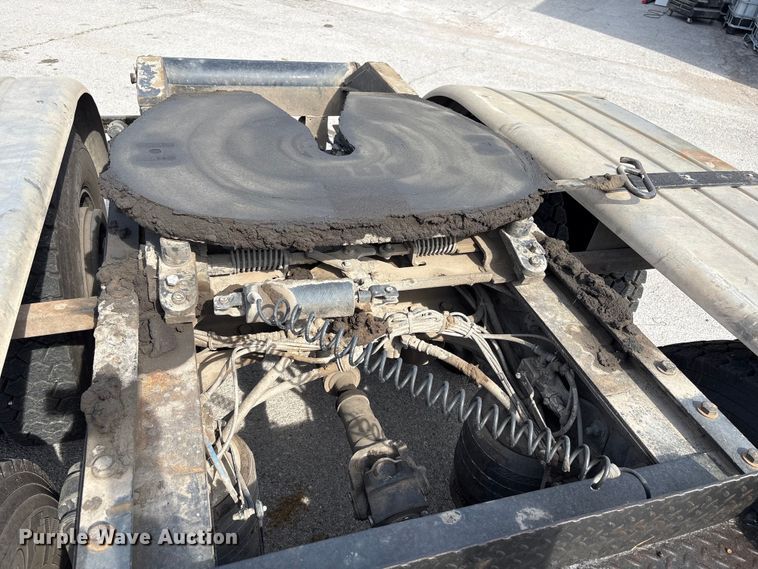 image for item FB8670 2013 Freightliner 114SD semi truck