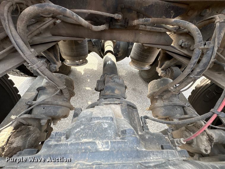 image for item FB8670 2013 Freightliner 114SD semi truck