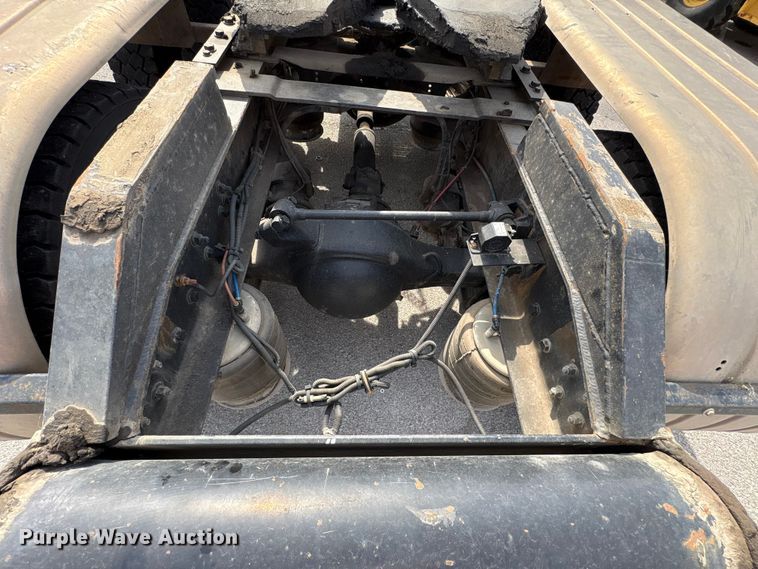 image for item FB8670 2013 Freightliner 114SD semi truck