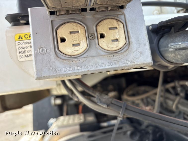 image for item FB8670 2013 Freightliner 114SD semi truck