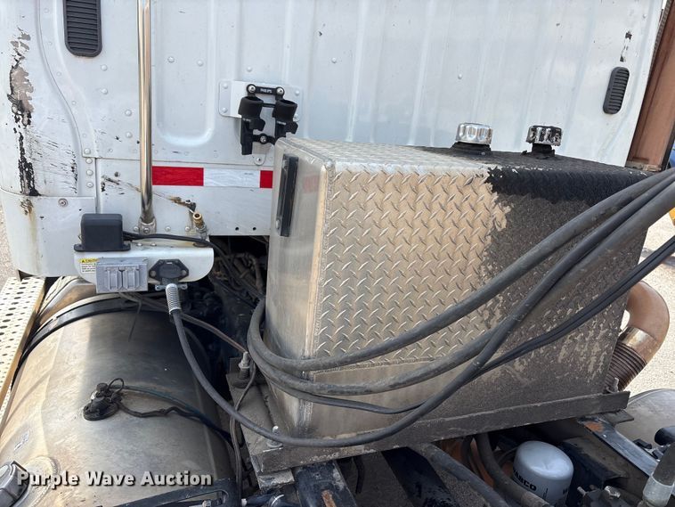 image for item FB8670 2013 Freightliner 114SD semi truck