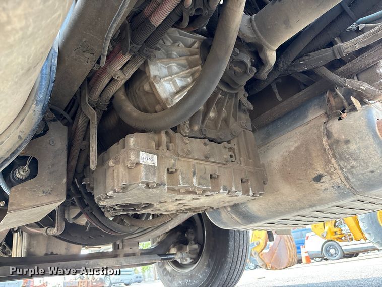 image for item FB8670 2013 Freightliner 114SD semi truck