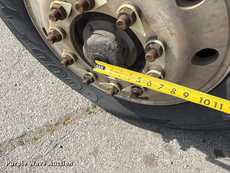 image for item FB8670 2013 Freightliner 114SD semi truck