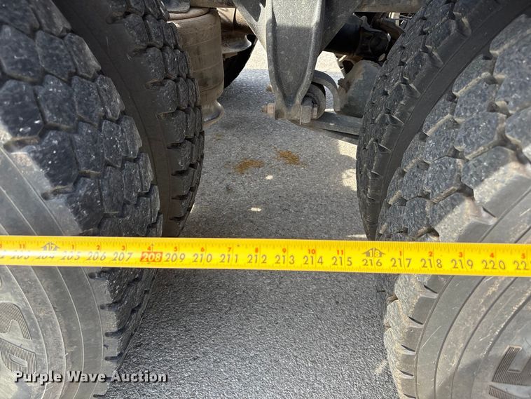 image for item FB8670 2013 Freightliner 114SD semi truck