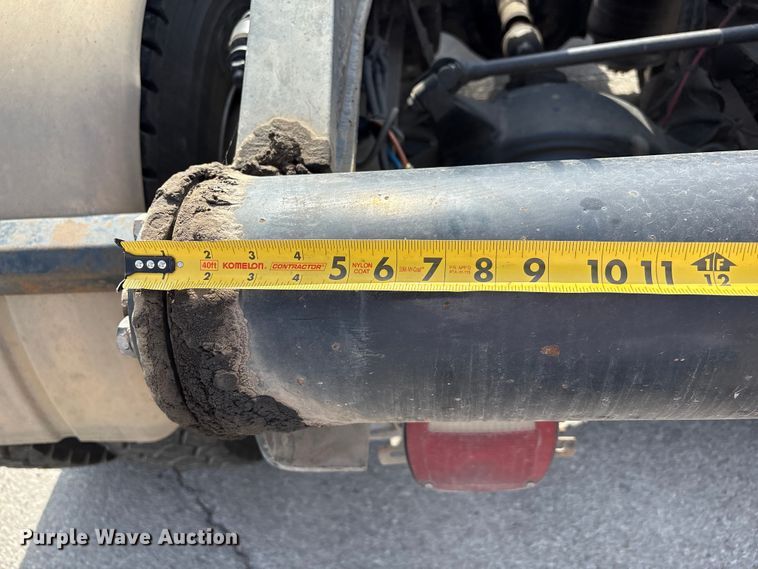 image for item FB8670 2013 Freightliner 114SD semi truck