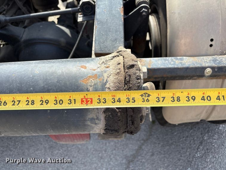 image for item FB8670 2013 Freightliner 114SD semi truck