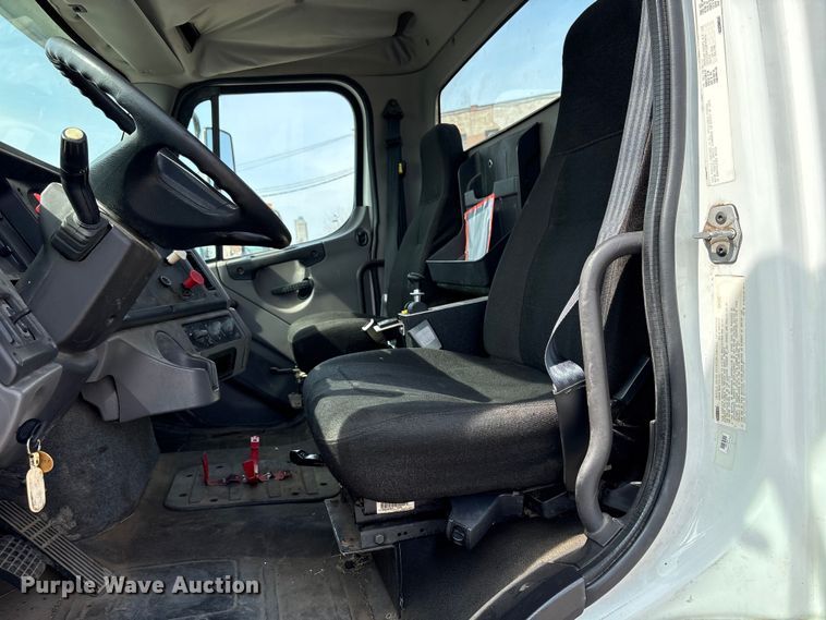 image for item FB8670 2013 Freightliner 114SD semi truck