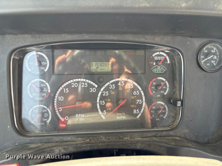 image for item FB8670 2013 Freightliner 114SD semi truck