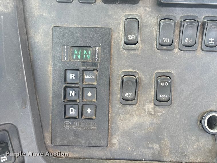 image for item FB8670 2013 Freightliner 114SD semi truck