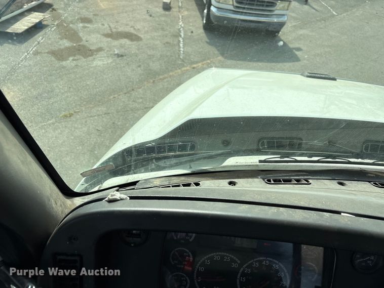 image for item FB8670 2013 Freightliner 114SD semi truck