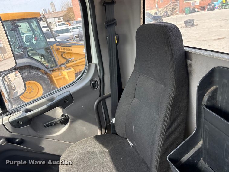 image for item FB8670 2013 Freightliner 114SD semi truck