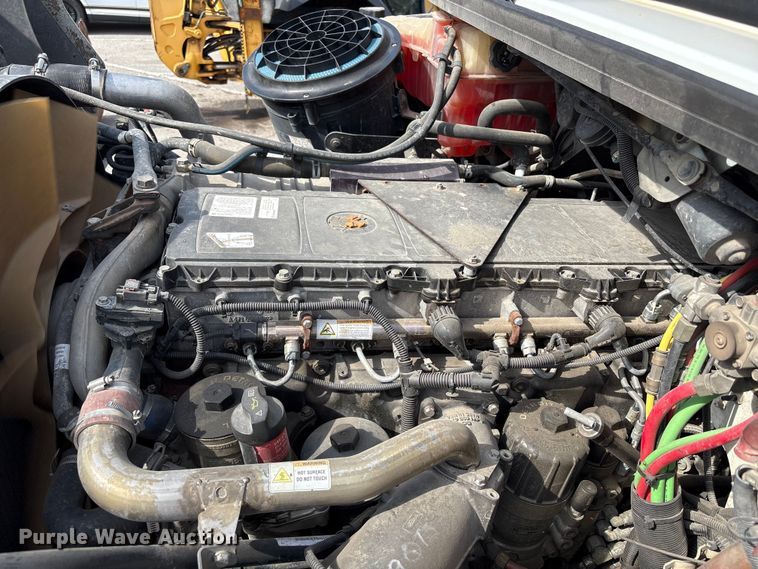 image for item FB8670 2013 Freightliner 114SD semi truck