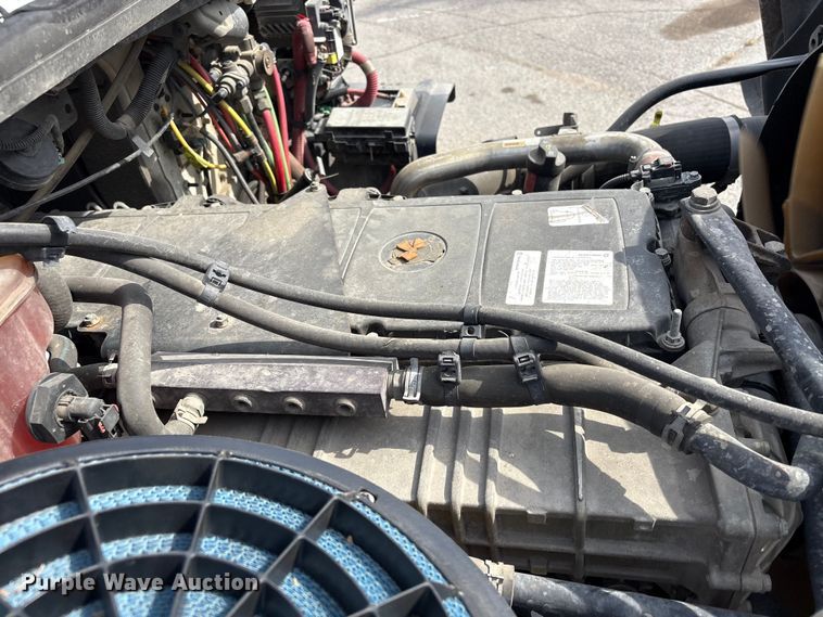 image for item FB8670 2013 Freightliner 114SD semi truck