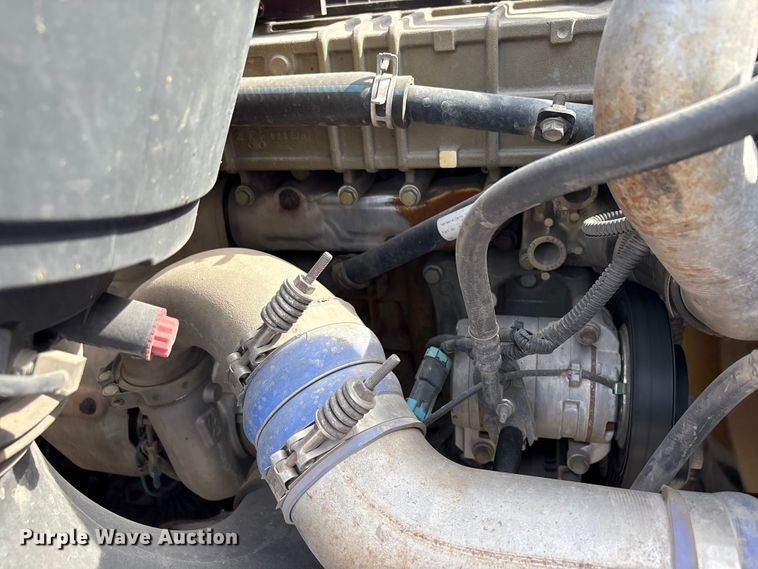 image for item FB8670 2013 Freightliner 114SD semi truck