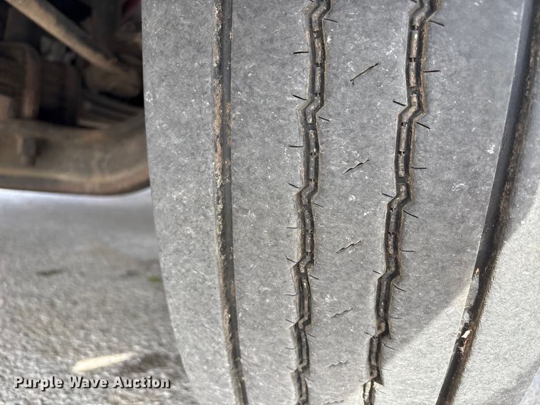 image for item FB8670 2013 Freightliner 114SD semi truck