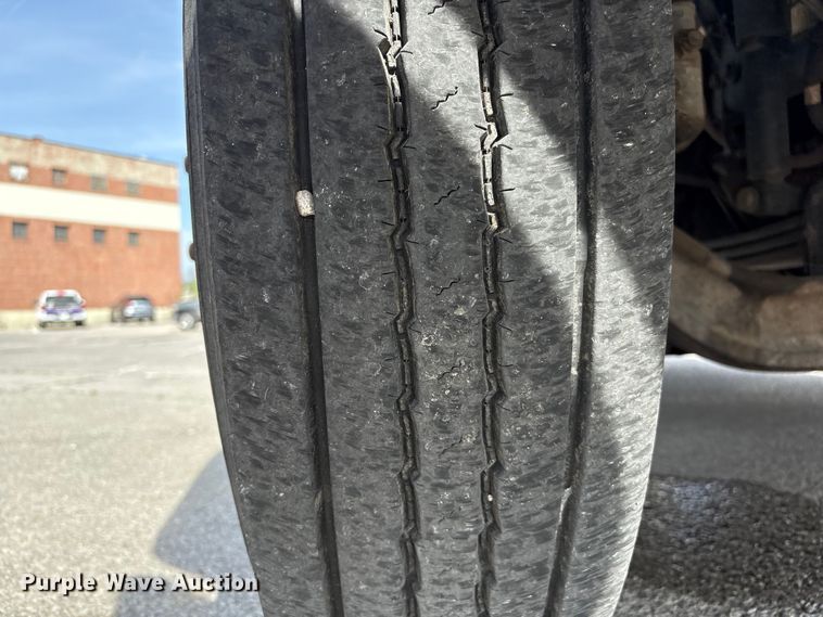 image for item FB8670 2013 Freightliner 114SD semi truck