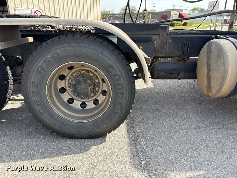 image for item FB8670 2013 Freightliner 114SD semi truck