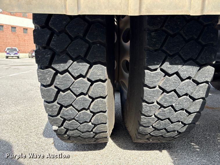 image for item FB8670 2013 Freightliner 114SD semi truck