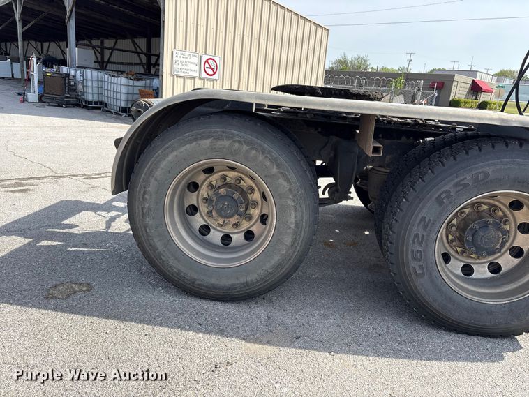 image for item FB8670 2013 Freightliner 114SD semi truck