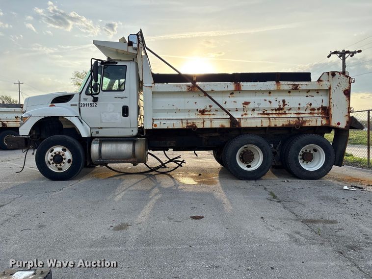 image for item FB8673 2011 International WorkStar 7400 dump truck