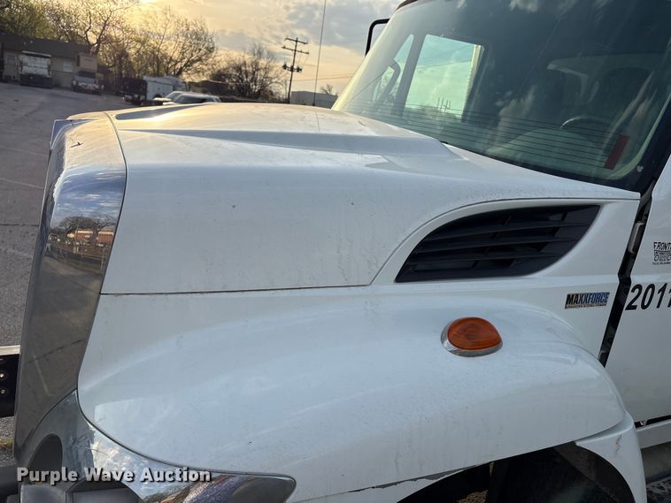 image for item FB8673 2011 International WorkStar 7400 dump truck