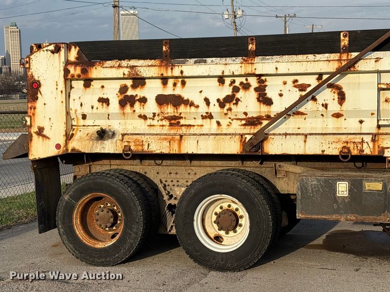 image for item FB8673 2011 International WorkStar 7400 dump truck